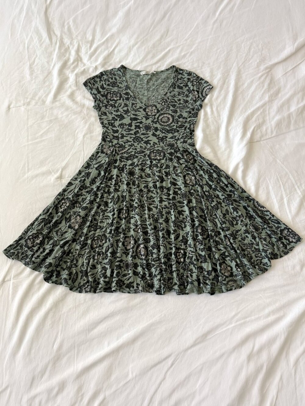 Peruvian Connection Sage Green Floral V-Neck Fit & Flare Dress | Size S